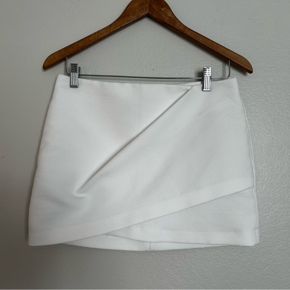 Zara Woman White Asymmetrical Mini Skirt - Picture 2 of 6